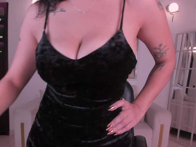 SarahYates's BongaCams show and profile