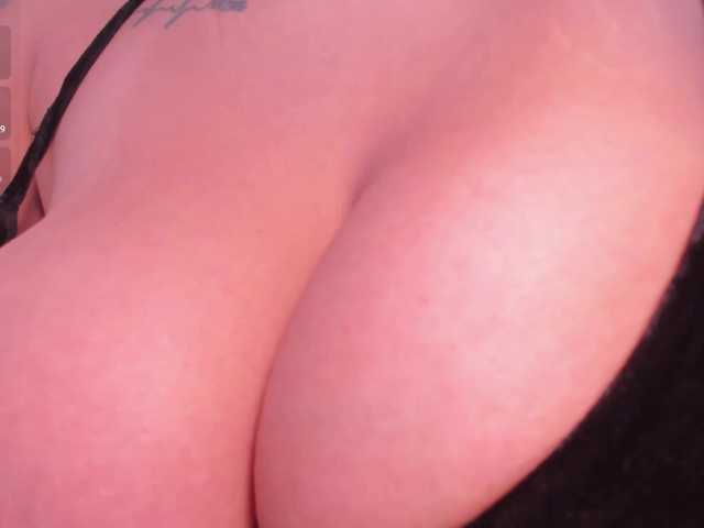 SarahYates's BongaCams show and profile