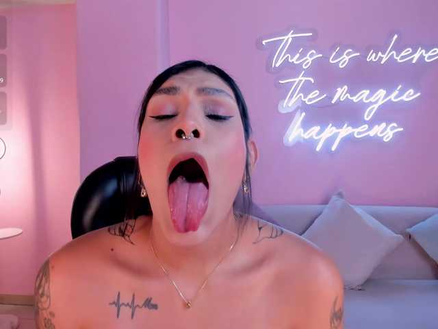 SarahYates's BongaCams show and profile