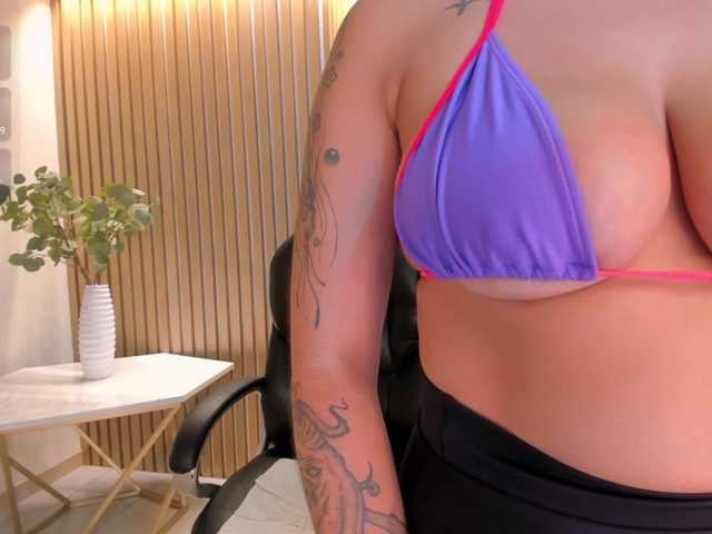 SarahYates's BongaCams show and profile