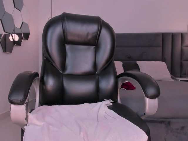 SarahYates's BongaCams show and profile