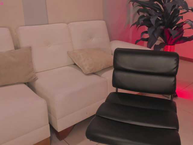 IsabellaMoreau's BongaCams show and profile