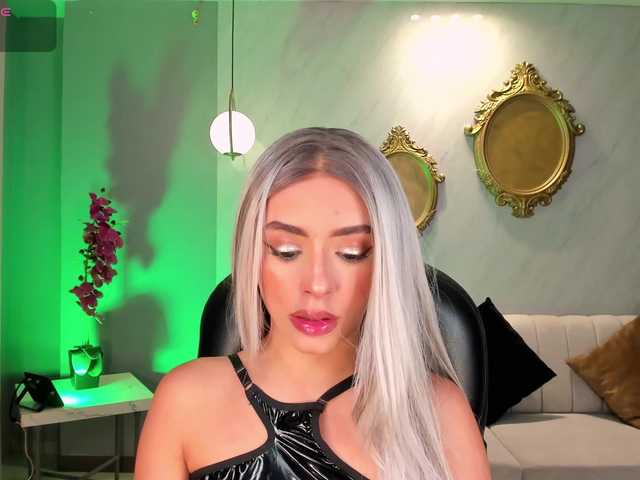 IsabellaMoreau's BongaCams show and profile