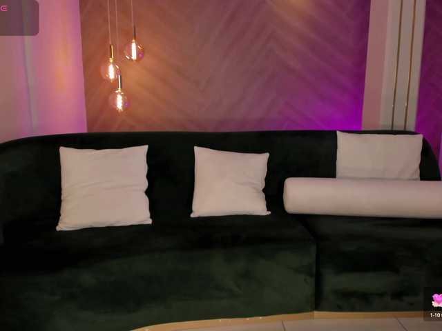 IsabellaMoreau's BongaCams show and profile