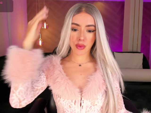 IsabellaMoreau's BongaCams show and profile