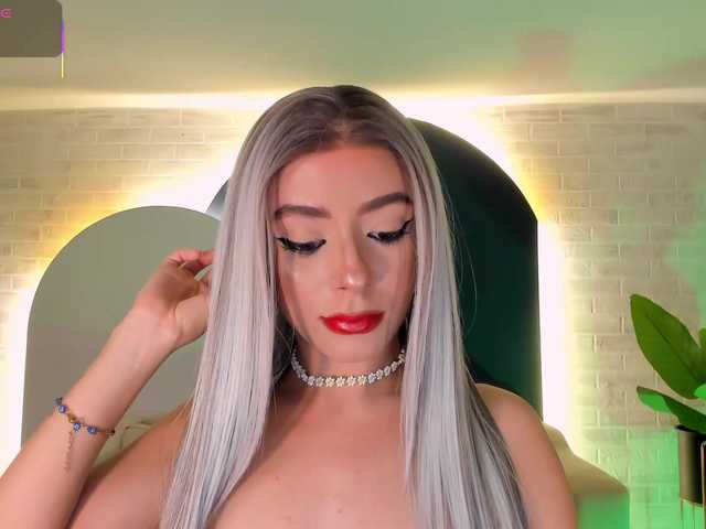 IsabellaMoreau's BongaCams show and profile