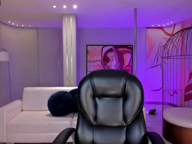 IsabellaMoreau's BongaCams show and profile