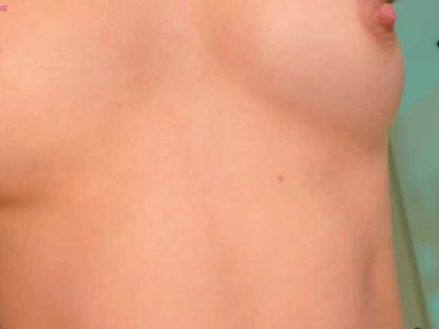 IsabellaMoreau's BongaCams show and profile