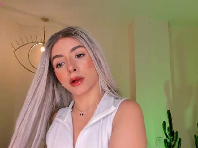 IsabellaMoreau's BongaCams show and profile