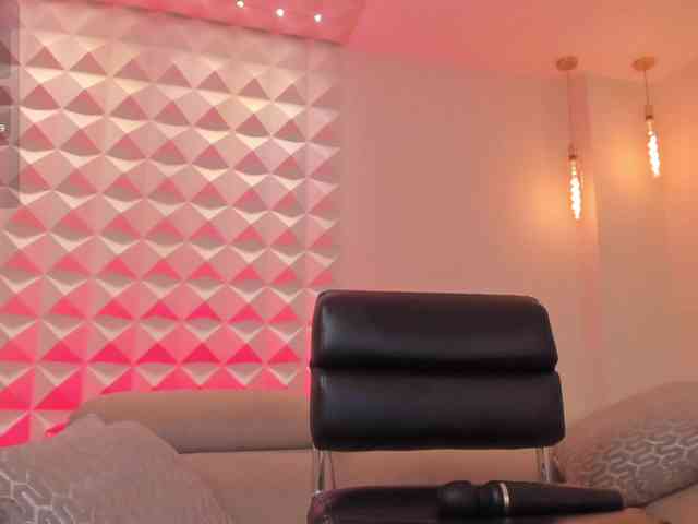 IsabellaMoreau webcam