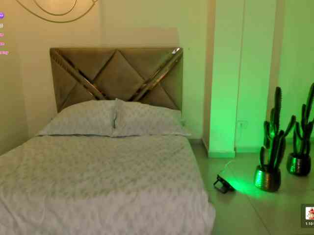 IsabellaMoreau webcam