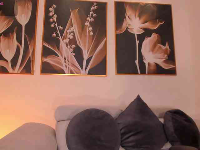 IsabellaMoreau webcam