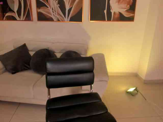 IsabellaMoreau webcam