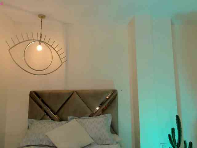 IsabellaMoreau webcam