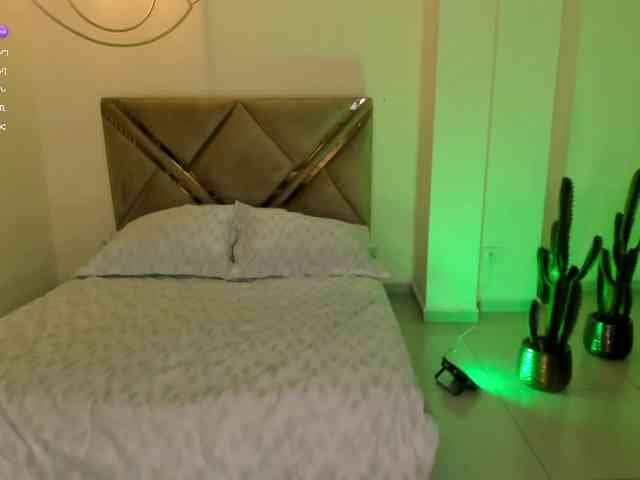 IsabellaMoreau webcam