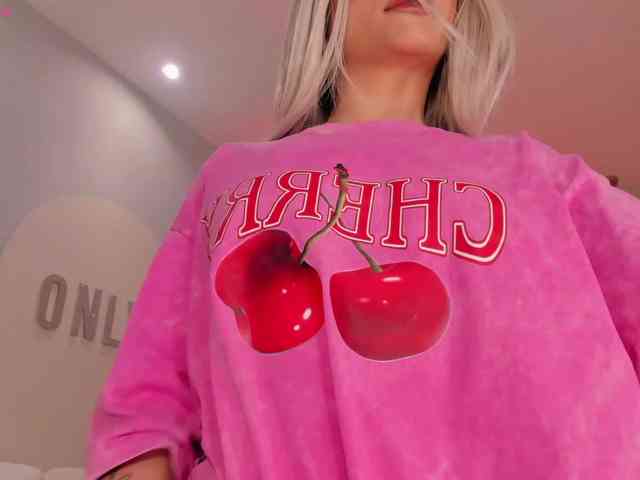 IsabellaMoreau webcam