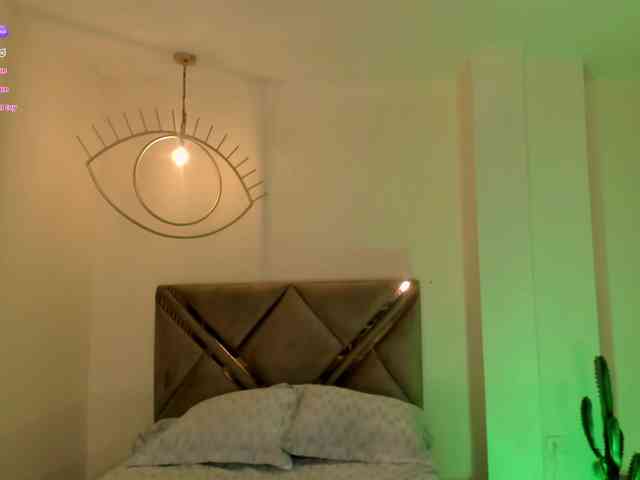 IsabellaMoreau webcam