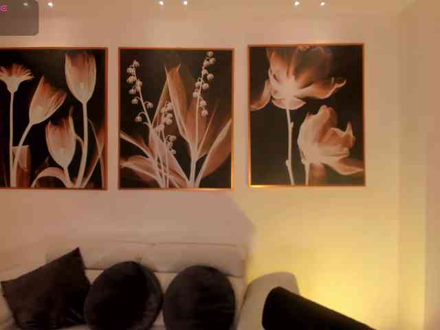 IsabellaMoreau webcam