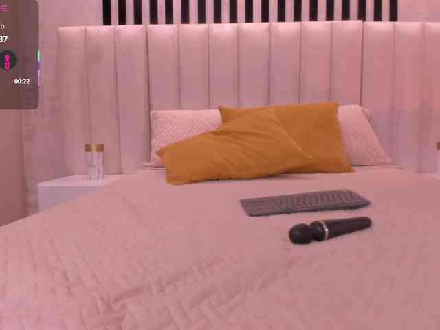 IsabellaMoreau webcam