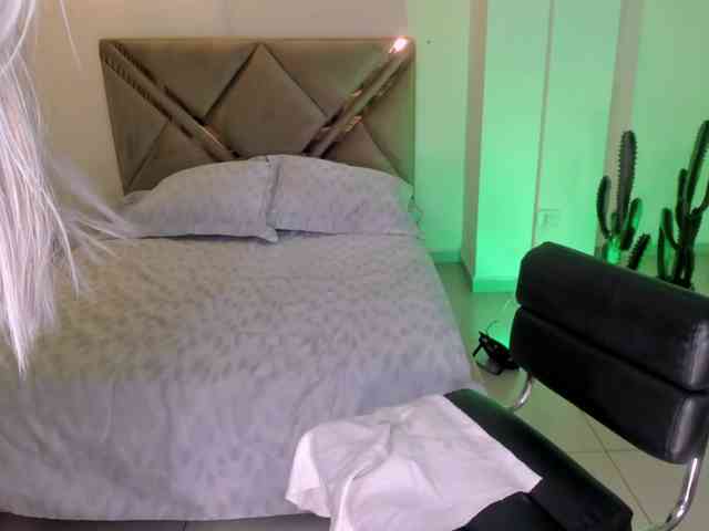 IsabellaMoreau Live Webcam on BongaCams