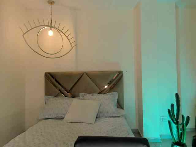 IsabellaMoreau webcam