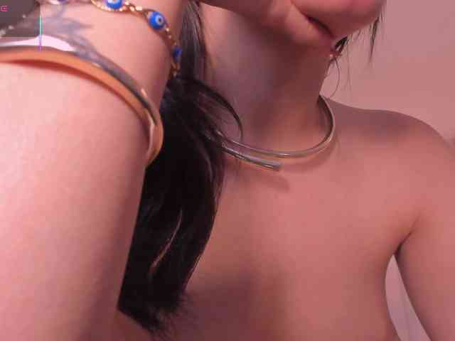 IsabellaMoreau webcam