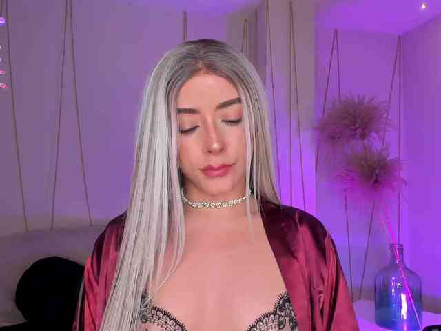 IsabellaMoreau webcam