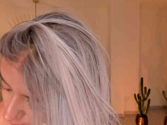 IsabellaMoreau webcam