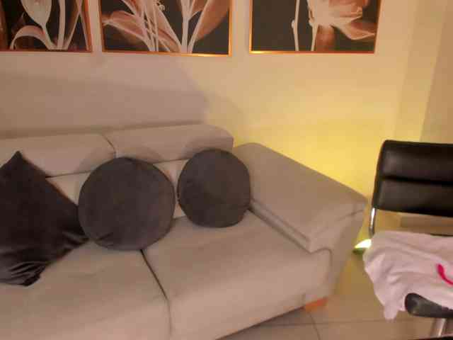 IsabellaMoreau webcam