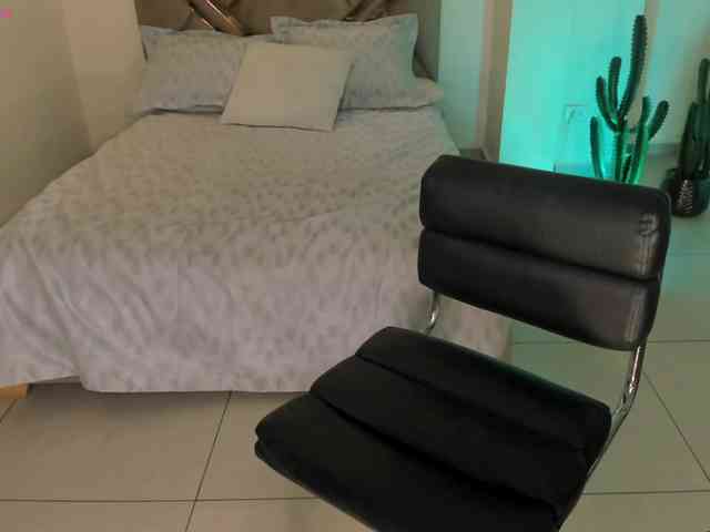 IsabellaMoreau webcam