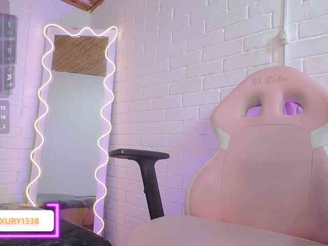 Lauxury-tay webcam