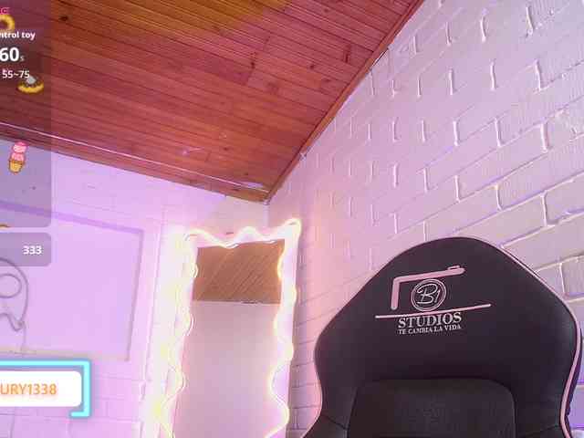 Lauxury-tay webcam
