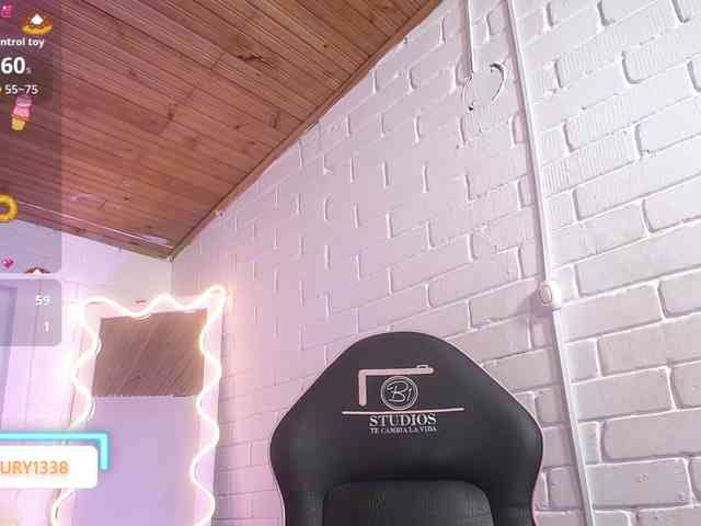 Lauxury-tay webcam