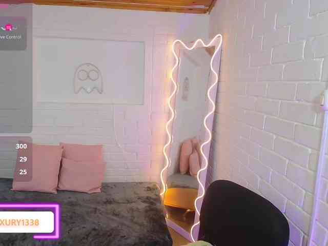 Lauxury-tay webcam