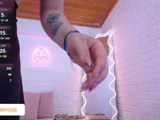 Lauxury-tay webcam