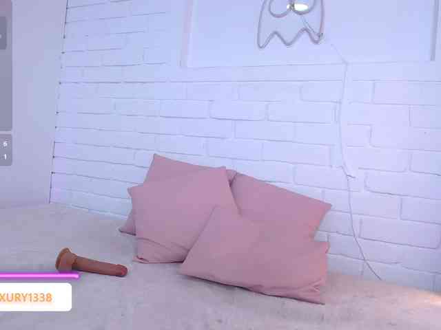 Lauxury-tay webcam