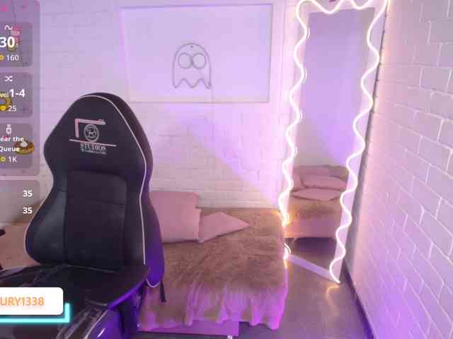 Lauxury-tay webcam