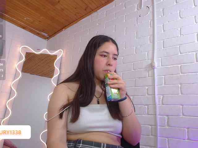 Lauxury-tay webcam