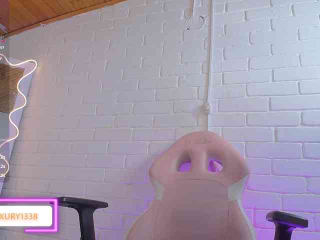 Lauxury-tay webcam