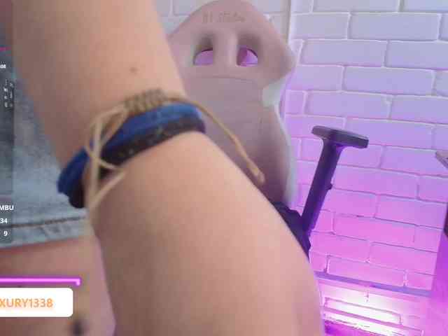 Lauxury-tay webcam