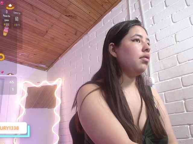Lauxury-tay webcam