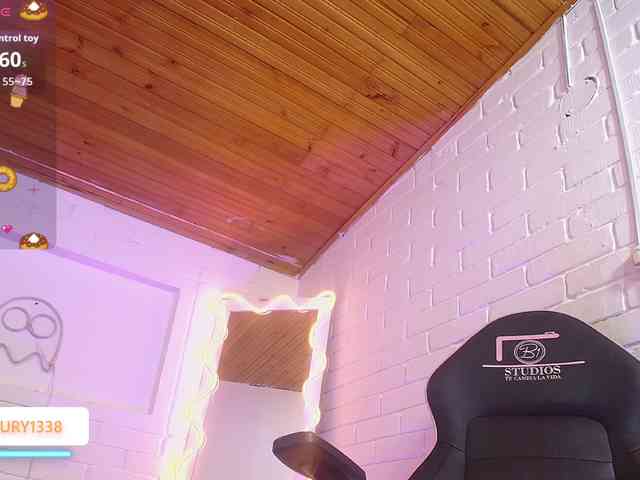 Lauxury-tay webcam