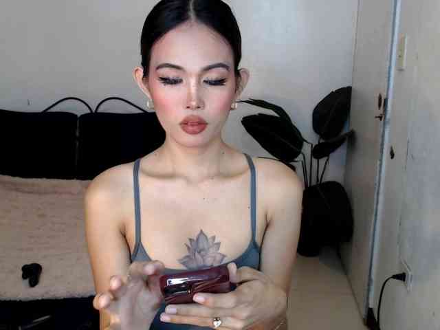 UrbodyInfluence Live Webcam on {site_name}