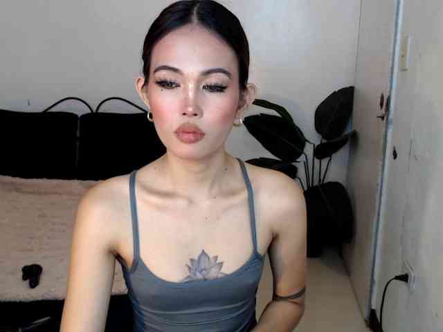 UrbodyInfluence Live Webcam on {site_name}