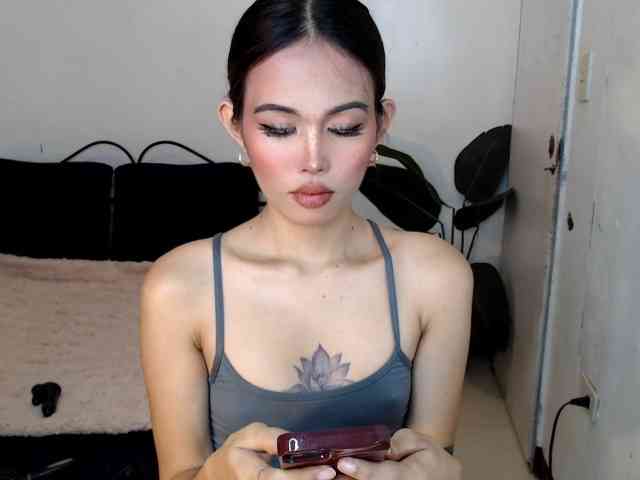 UrbodyInfluence Live Webcam on {site_name}