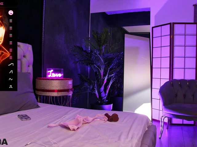 SelenaDaze's BongaCams show and profile