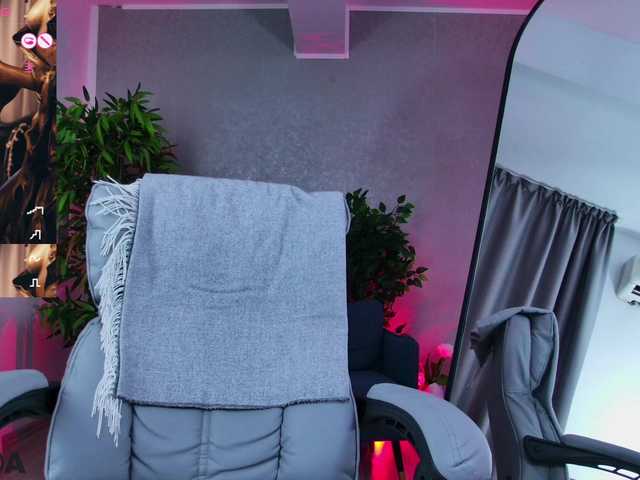 SelenaDaze's BongaCams show and profile