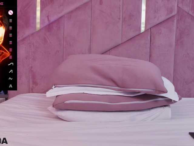 SelenaDaze's BongaCams show and profile