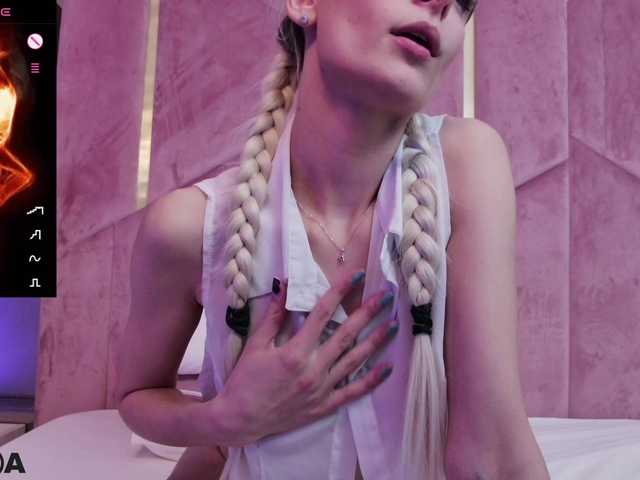 SelenaDaze's BongaCams show and profile