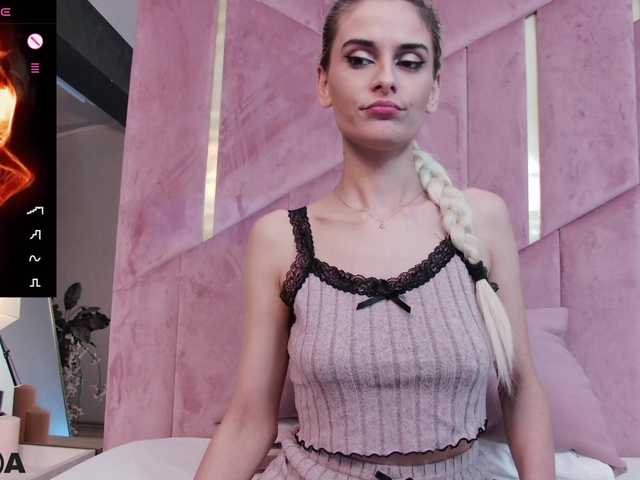 SelenaDaze's BongaCams show and profile